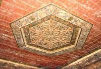 Αρχοντικό Νεραντζόπουλου: Εξαγωνικός Ομφαλός στο κέντρο διακοσμημένης ξυλόγλυπτης οροφής