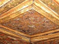 Αρχοντικό Νεραντζόπουλου: Τετράγωνος περίτεχνος ξυλόγλυπτος Ομφαλός σε μία από τις οροφές
