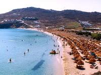 Mykonos Kalo Livadi Beach: in quest for some shade.