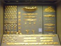 Εθνικό Αρχαιολογικό Μουσείο: Μυκήνες, Ταφικός Κύκλος Α, Προθήκη με χρυσά κοσμήματα που βρέθηκαν στους Τάφους IV και V.