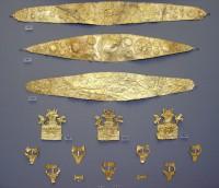 234. Gold diadem with repoussé circles and rosettes; 242. Gold cut-outs depicting tripartite shrines crowned with horns of consecration and birds. Bottom: 353-354. Gold cut-outs in the shape of bovine heads crowned by double axes. Grave IV.