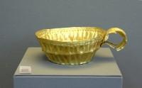 8595. Gold cup with grooved decoration. Grave Nu