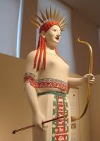 Πολύχρωμοι Θεοί: Μία ακόμα φωτογραφία του Εκμαγείου της “Πεπλοφόρου” σε απόδοση του αγάλματος στη θεά Άρτεμη