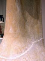 1049. Μαρμάρινη επιτύμβια λήκυθος με ζωγραφιστή διακόσμηση. Άγνωστης προέλευσης. 420 - 410 π.Χ.