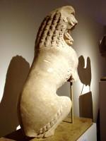 15241, Επιτύμβιο άγαλμα λιονταριού. Πωρόλιθος. Έργο κορινθιακού εργαστηρίου. Άγνωστης προέλευσης. 560-550 π.Χ.