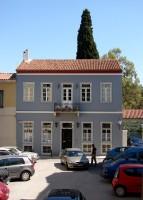 Plaka: Another well-preserved old house