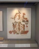 Εθνικό Αρχαιολογικό Μουσείο: Η Προθήκη με την δεύτερη οκτώσχημη ασπίδα