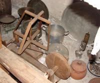 Δεληνάνειο Λαογραφικό Μουσείο: Παραδοσιακά κουζινικά και τυλιχτική μηχανή νήματος
