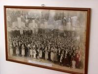 Delinaneio Folklore Museum: A big congregation of Greeks from Kastoria at a wedding in New York in 1920