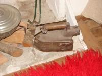 Delinaneio Folklore Museum: Kitchen Utensils at the fireplace