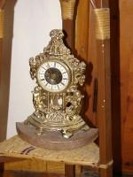 Δεληνάνειο Λαογραφικό Μουσείο: Επιτραπέζιο ρολόι-αντίκα