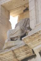 Το Μνημείο του Φιλοπάππου: Η κόγχη με το άγαλμα του παππού του Φιλόππαπου