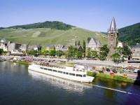 Γερμανία: Ποταμόπλοιο δεμένο σε κάποιο παραποτάμιο χωριό