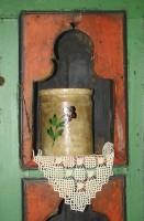 Αρχοντικό του Δόλγκηρα: Κανάτα σε ραφάκι της κουζίνας