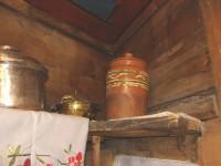 Dolgiras Mansion: Traditional household items on shelves