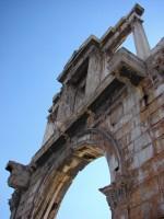 Η Πύλη του Αδριανού: Βορειoδυτική όψη (Προς Πλάκα)