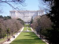 Μαδρίτη, Ισπανία: Το βασιλικό Παλάτι (Palacio Real)  από την Πλατεία del Oriente