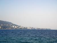 Aedipsos Spa: Another photo of Aedipsos from Aghios Nikolaos Beach next to it.