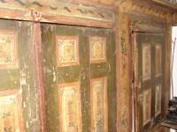 Kastoria Folklore Museum: Built-in wardrobe with decorated doors, locally called 'misandra'