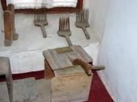 Kastoria Folklore Museum: The Comber and other utensils
