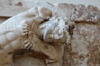 Οι μετόπες του θησαυρού Αθηναίων: Ο Ηρακλής και η «Κερυνίτις έλαφος» (Λεπτομέρεια)