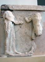 Οι μετόπες του θησαυρού Αθηναίων: Η Αθηνά και ο Θησέας.