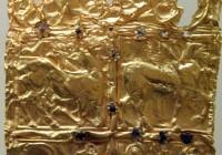 (Α1) Τμήματα από χρυσελεφάντινο άγαλμα ανδρικής μορφής, πιθανόν του Απόλλωνα: Χρυσές ταινίες 