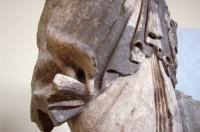 Διάκοσμος του αρχαϊκού ναού του Απόλλωνα: Η πτερωτή Νίκη