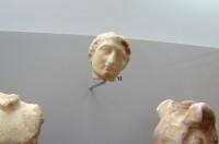Το Ιερό της Αθηνάς Προναίας, η Θόλος: Γλυπτά από τις μικρές εσωτερικές μετόπες της Θόλου