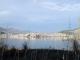 Η Καστοριά όπως φαίνεται από την απέναντι όχθη της λίμνης