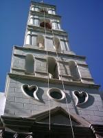Τήνος: Το καμπαναριό του Καθολικού Ναού της Γενεθλίου Θεοτόκου (Κιούρα) στο χωριό Καρδιανή