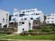 Τήνος: Εξωτερική όψη των μπάνγκαλοουζ του ξενοδοχείου Tinos Beach