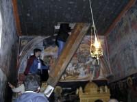 Μονή Αγίου Γεωργίου Φενεού: Σκάλα που οδηγεί στο Κρυφό Σχολειό