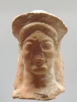 Προθήκη Α': Προτομή-Αφιέρωμα στην θεά Αθηνά