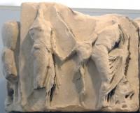 Ανατολική Ζωφόρος του Ναού της Αθηνάς Νίκης: Λίθος της νοτιοανατολικής γωνίας (ανατολική όψη)