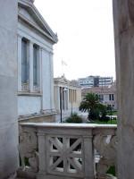 Η Εθνική Βιβλιοθήκη: Θέα από το χώρο του πρόπυλου της εισόδου