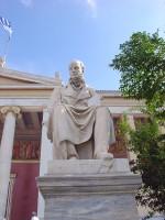Εθνικό και Καποδιστριακό Πανεπιστήμιο Αθηνών: Το άγαλμα του Κοραή