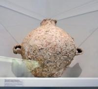 Γαλαξίδι, Ναυτικό Μουσείο: Αρχαία ευρήματα - Κεραμικά - Δίωτος αμφορέας πρωτοελλαδικών χρόνων, 2600-1900 π.Χ.